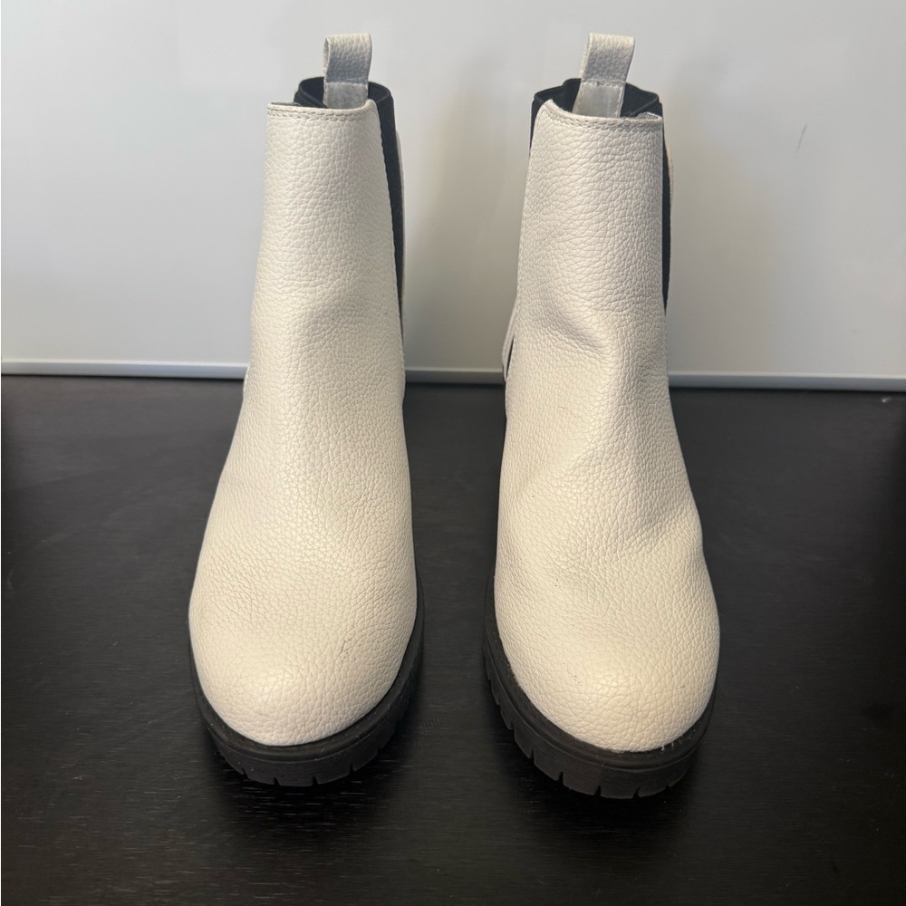 White Pebbled Leather Ankle Boots | Chunky Heel Lug Sole | Modern Minimal Size 8 - Picture 8 of 15